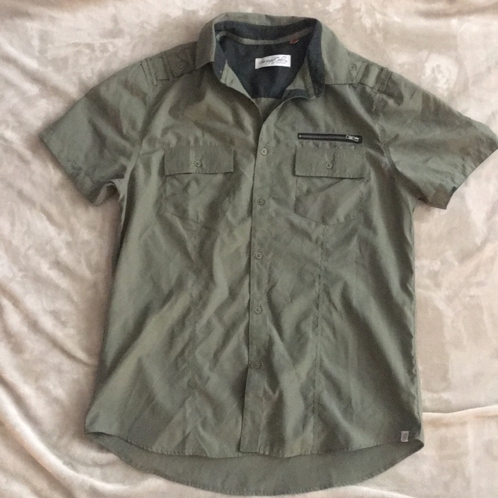 Men’s casual dress shirt